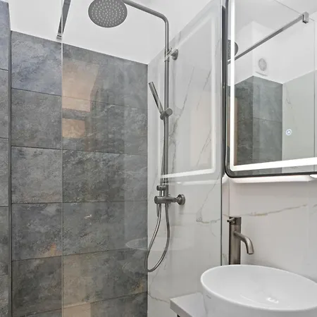 Luxurious With Balcony - Bibescu Ultra Lägenhet Bukarest