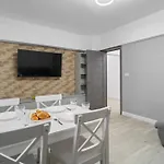 Apartamento Luxurious With Balcony - Bibescu Ultra *