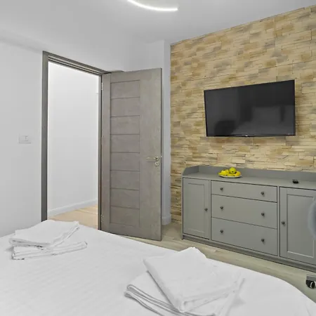 Luxurious With Balcony - Bibescu Ultra Apartment