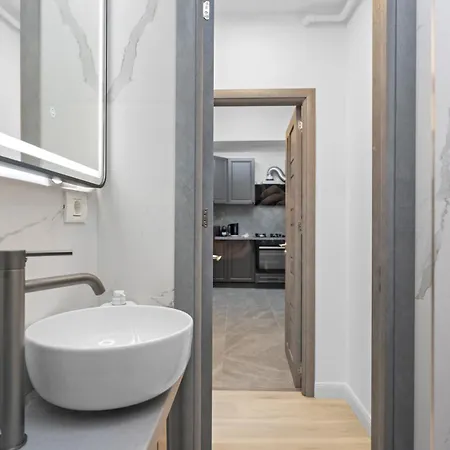 Luxurious With Balcony - Bibescu Ultra *