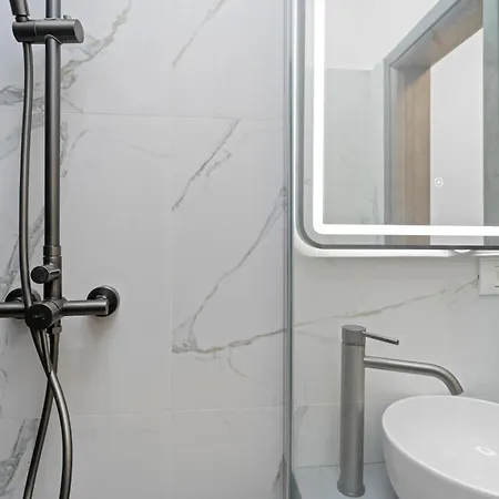 Luxurious With Balcony - Bibescu Ultra Apartment