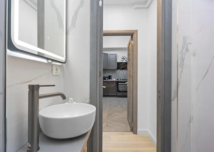 Luxurious With Balcony - Bibescu Ultra *