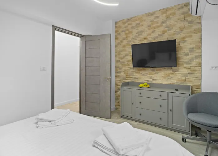 Luxurious With Balcony - Bibescu Ultra Apartment