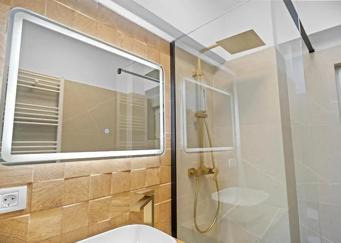 Lägenhet Luxurious With Balcony - Bibescu Ultra *