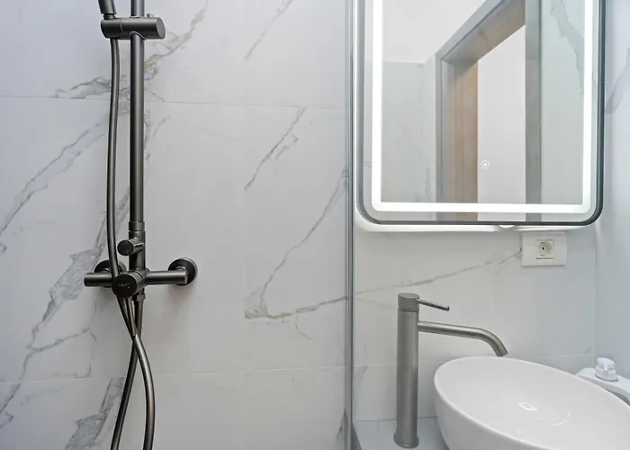 Luxurious With Balcony - Bibescu Ultra Lägenhet